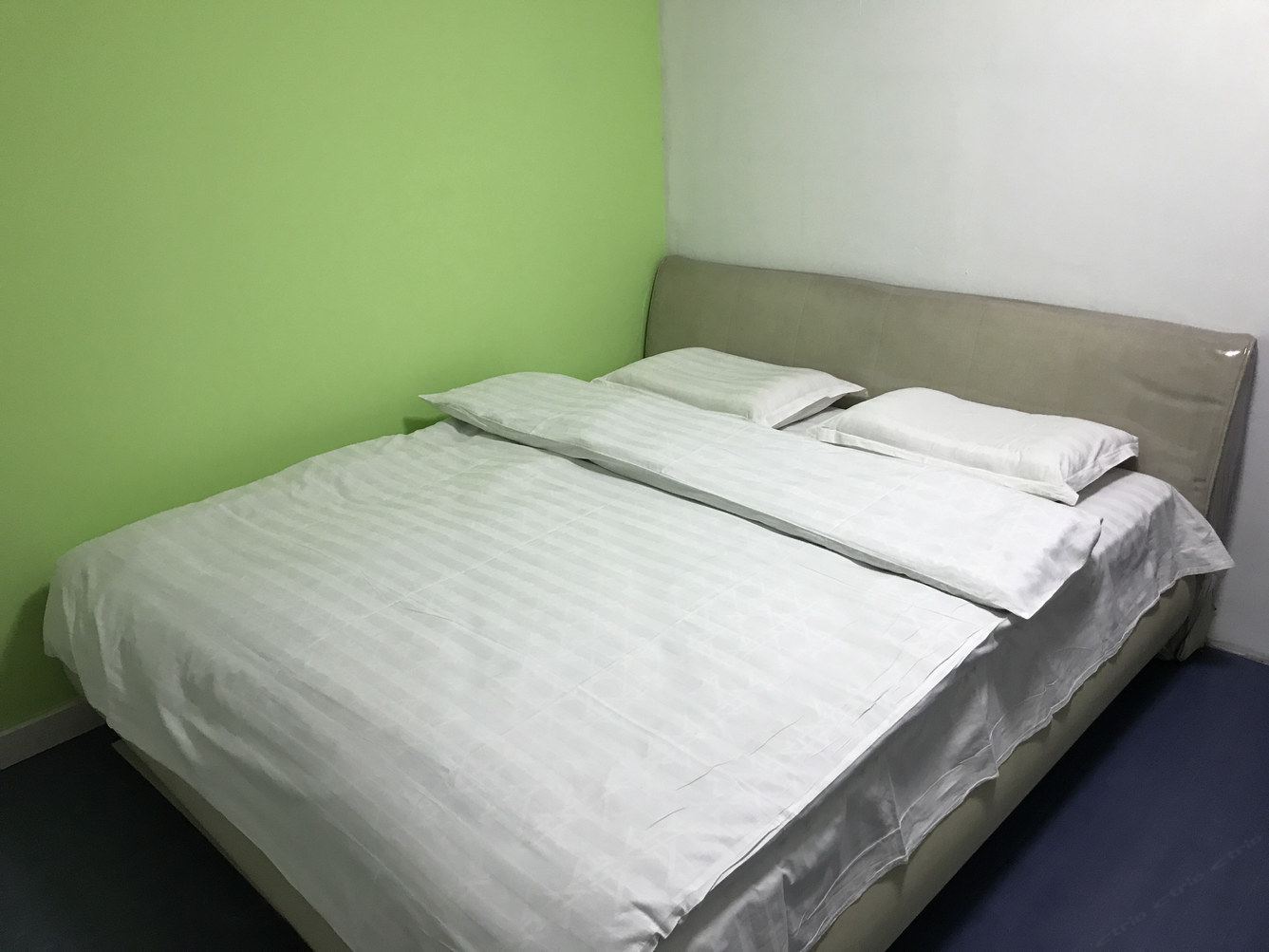 舒适四室一厅套房(无窗)