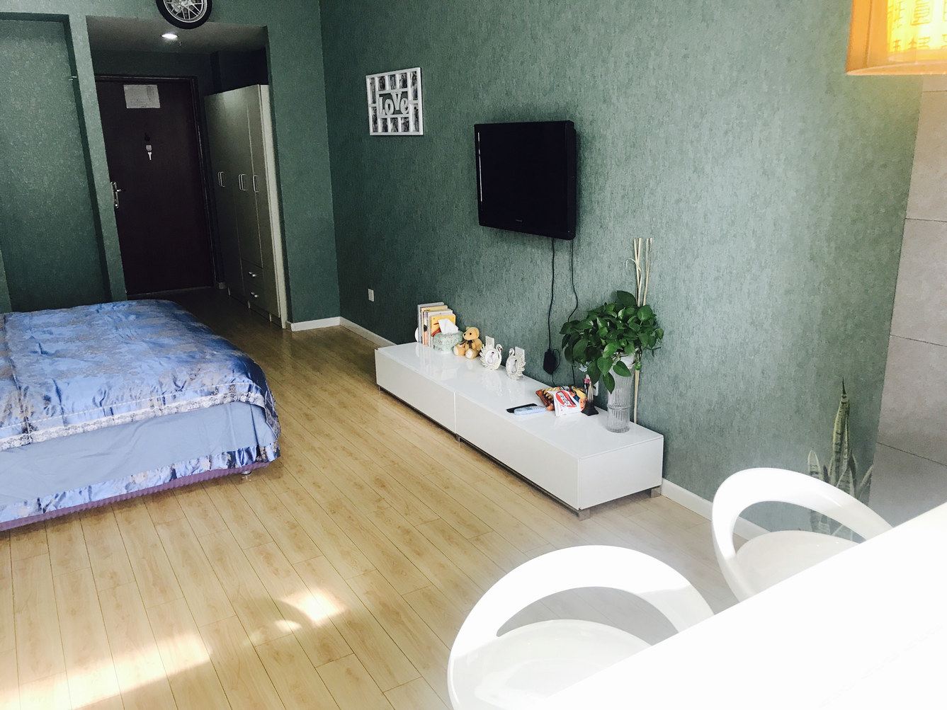 精装一室大床房(无窗)