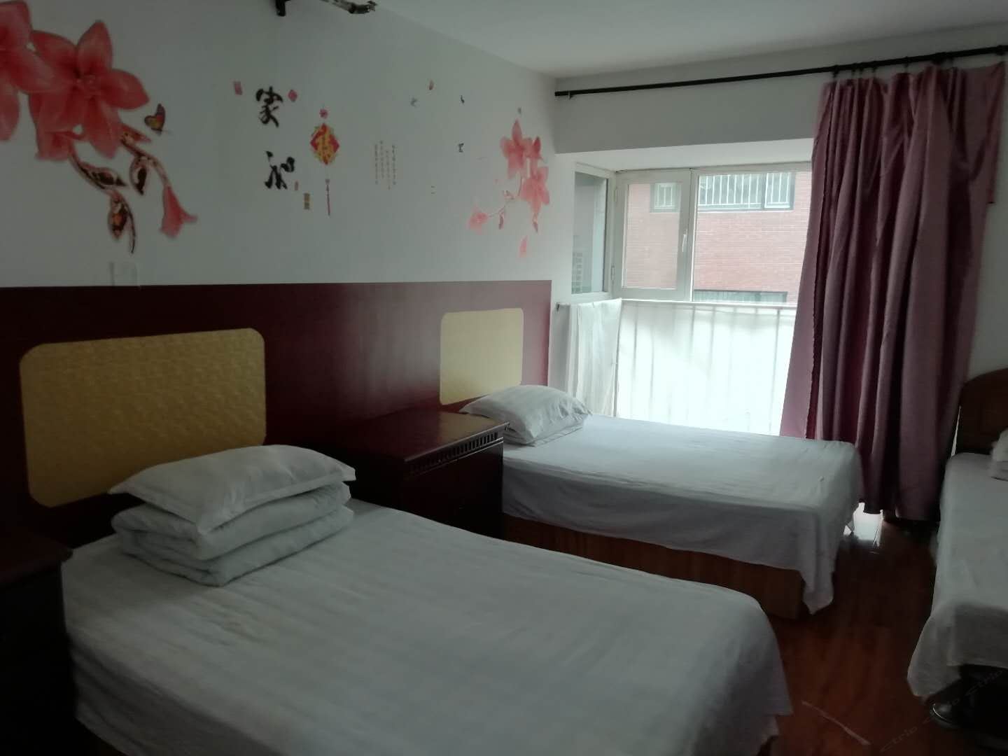 三床四人间(公共卫浴）