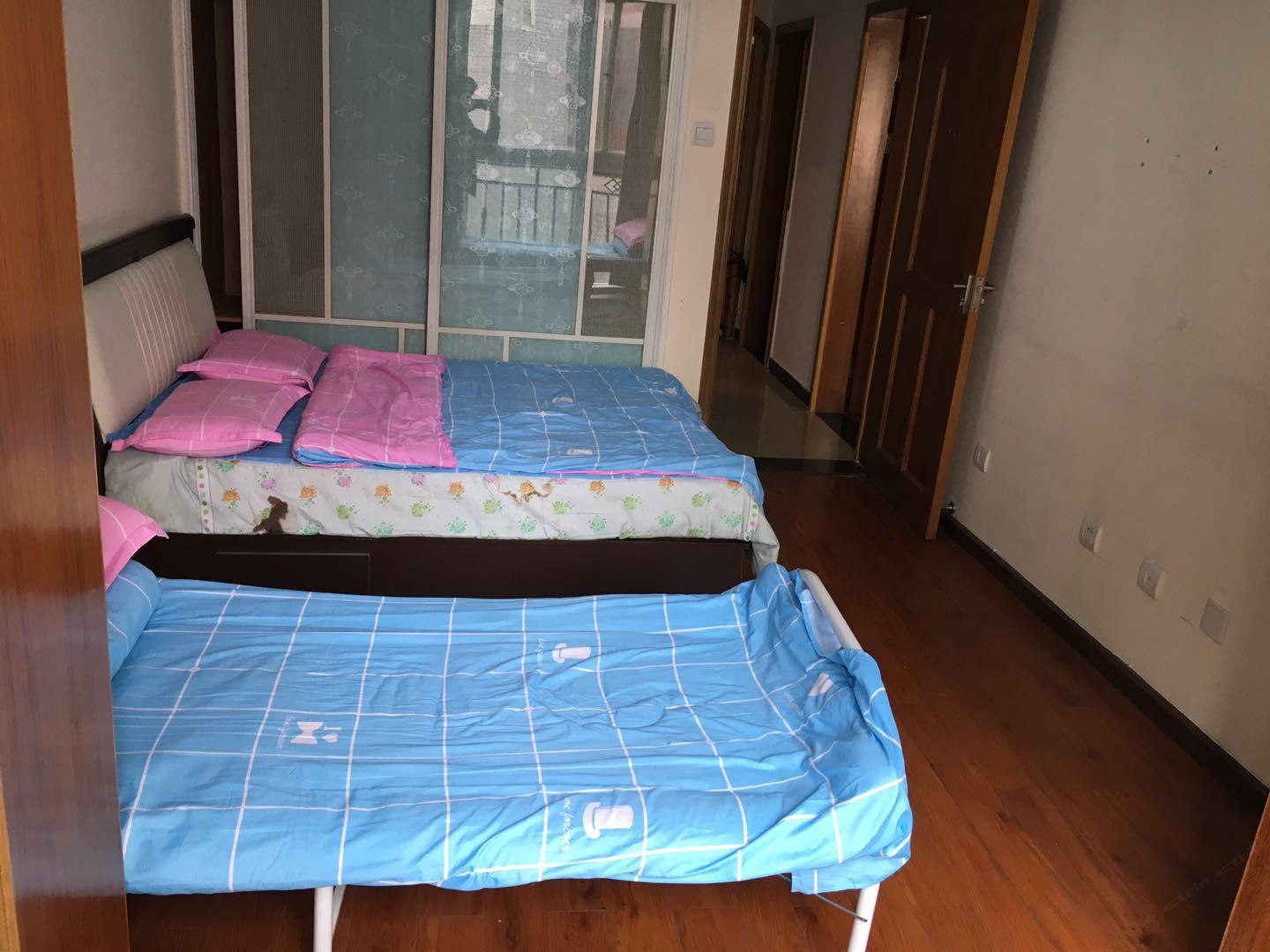 精品单铺3人间(床位)(公共卫浴)