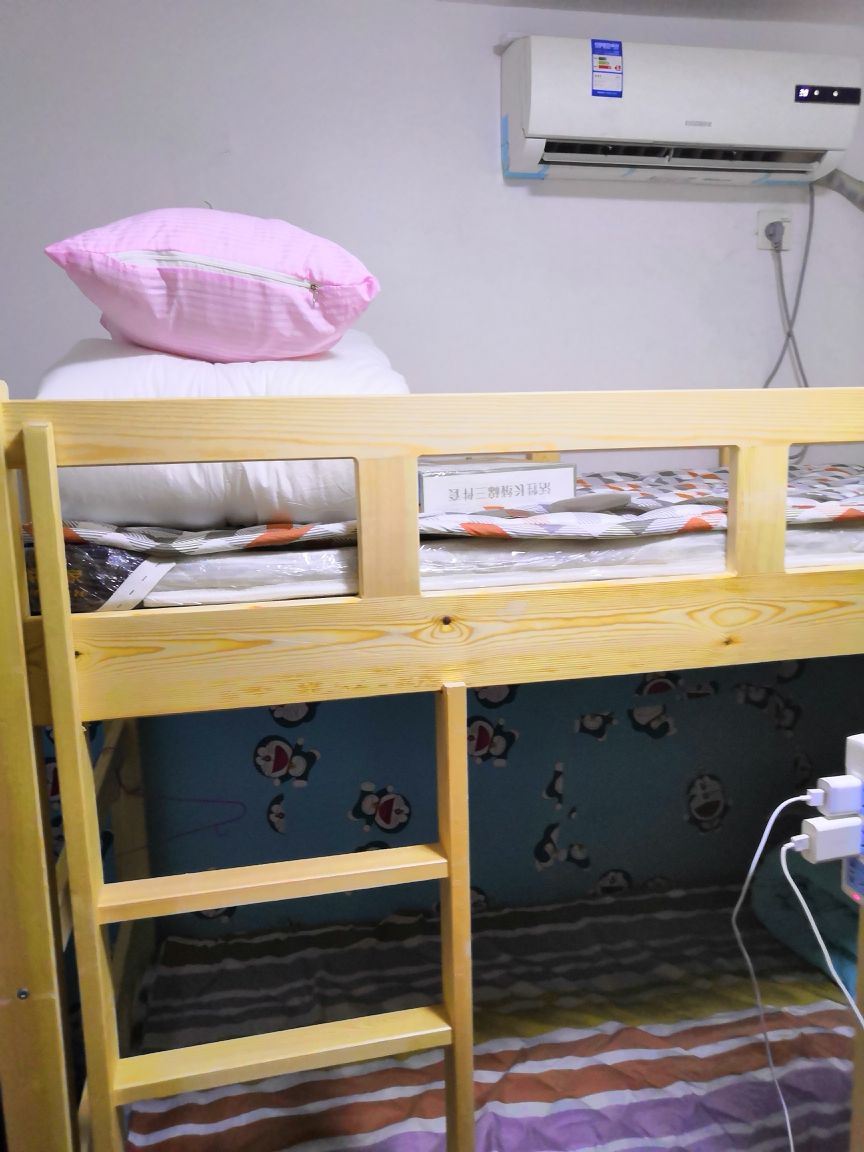 女生八人间(床位)(公共卫浴)