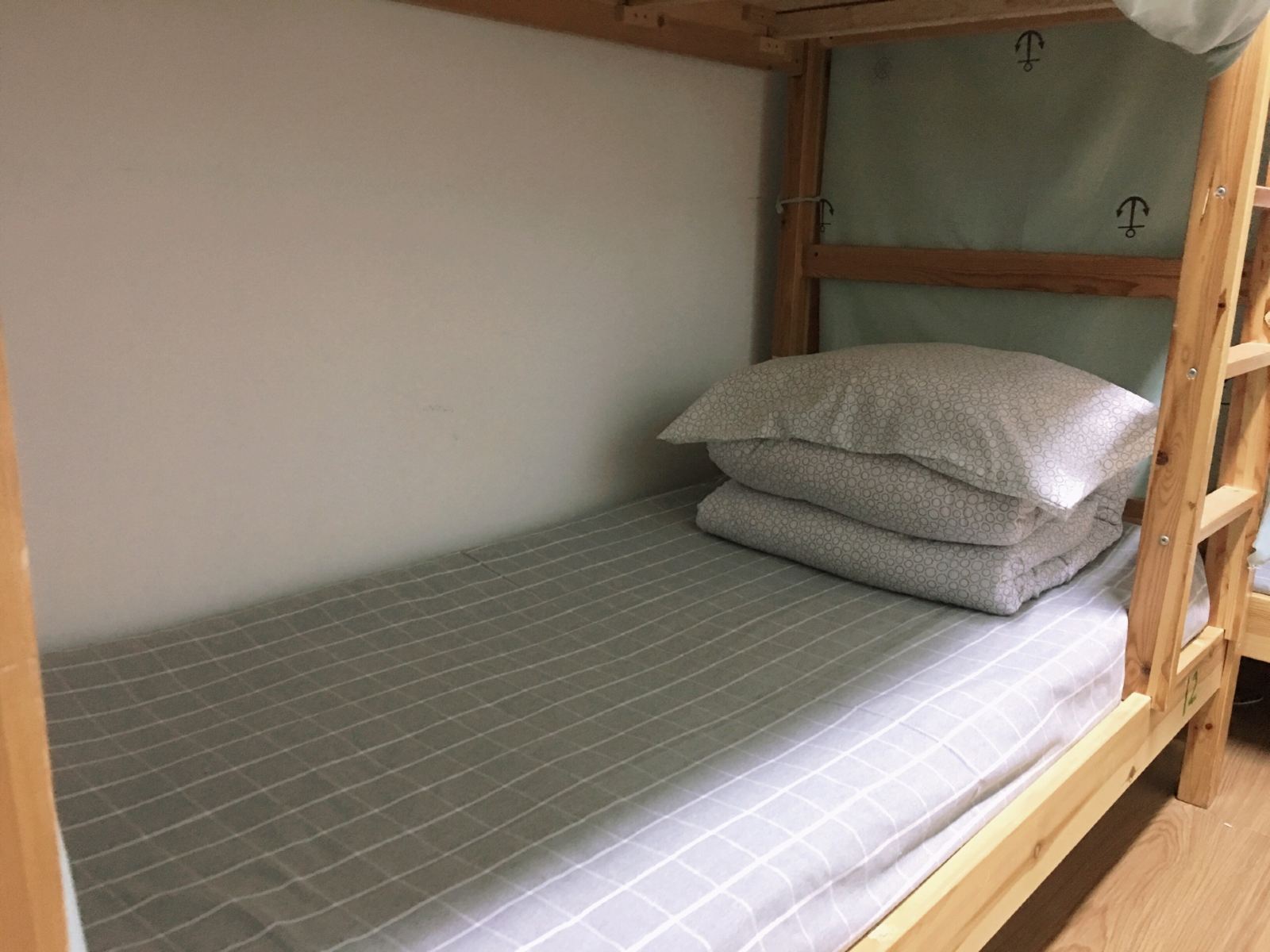 宿舍间床位