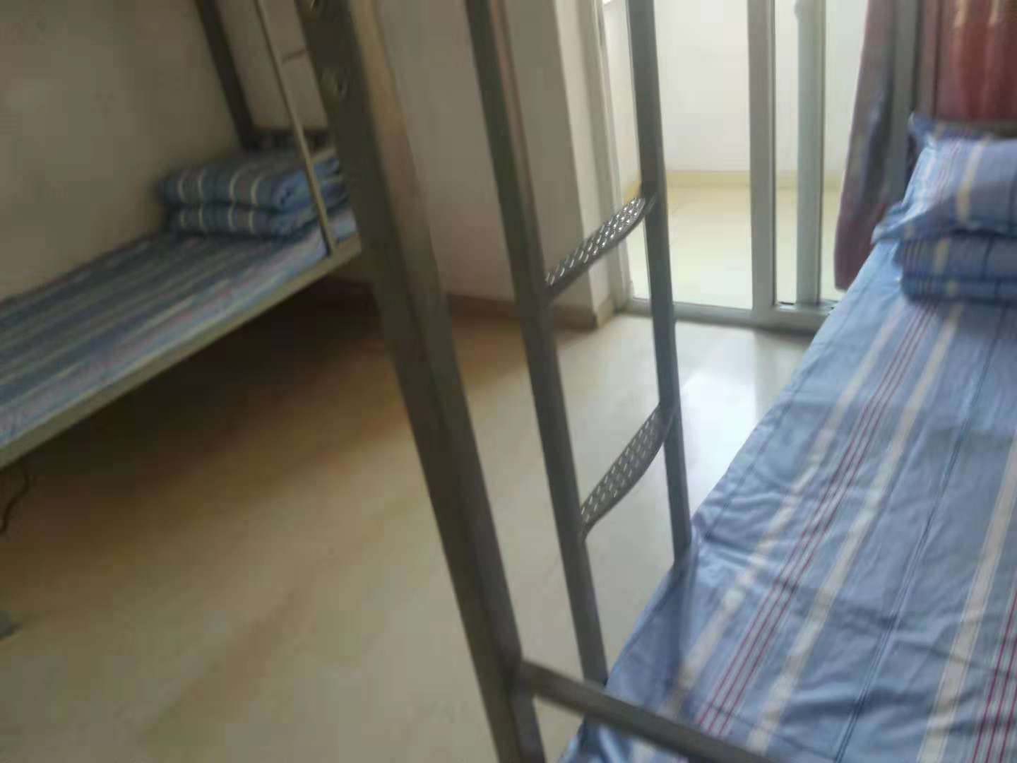 十人间(床位)(公共卫浴)