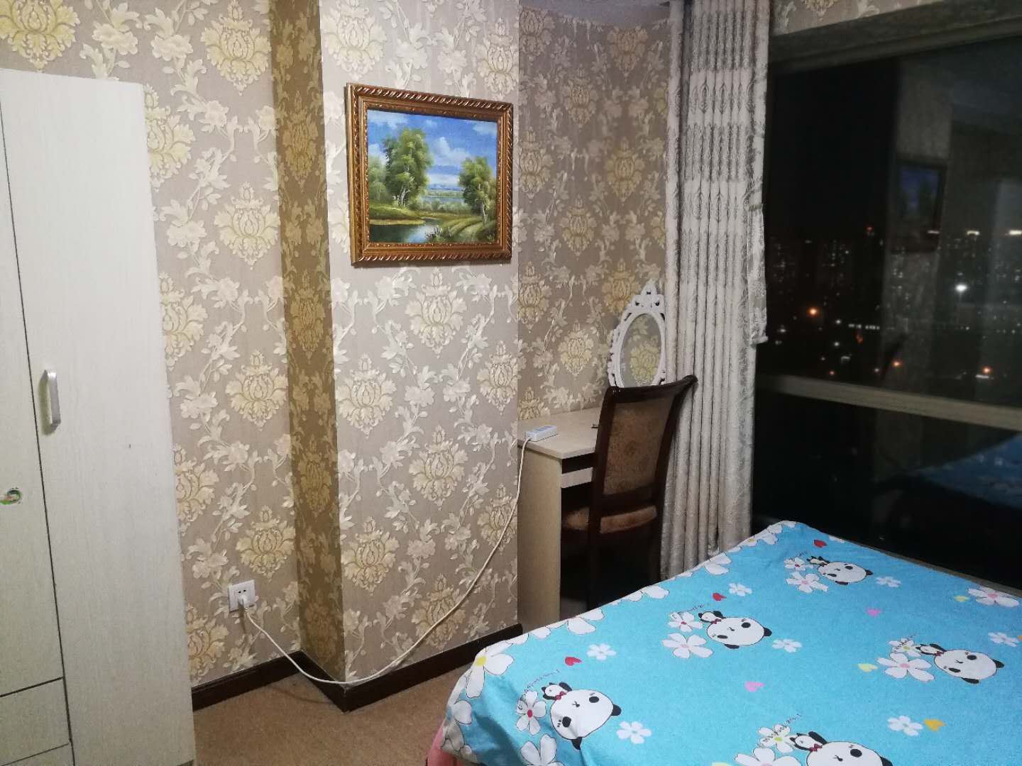 温馨大床房(公共卫浴)
