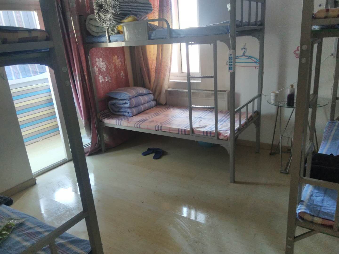 6人间(床位)(公共卫浴)