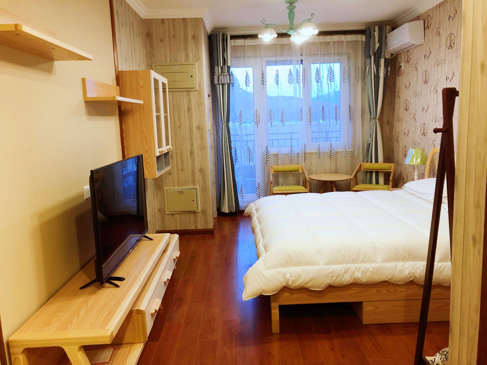 花园舒适大床房
