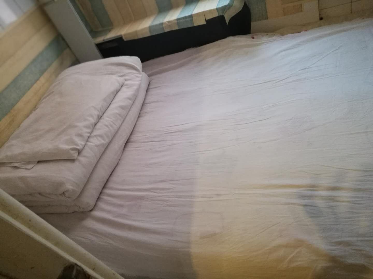 单人间(无窗)(公共卫浴)