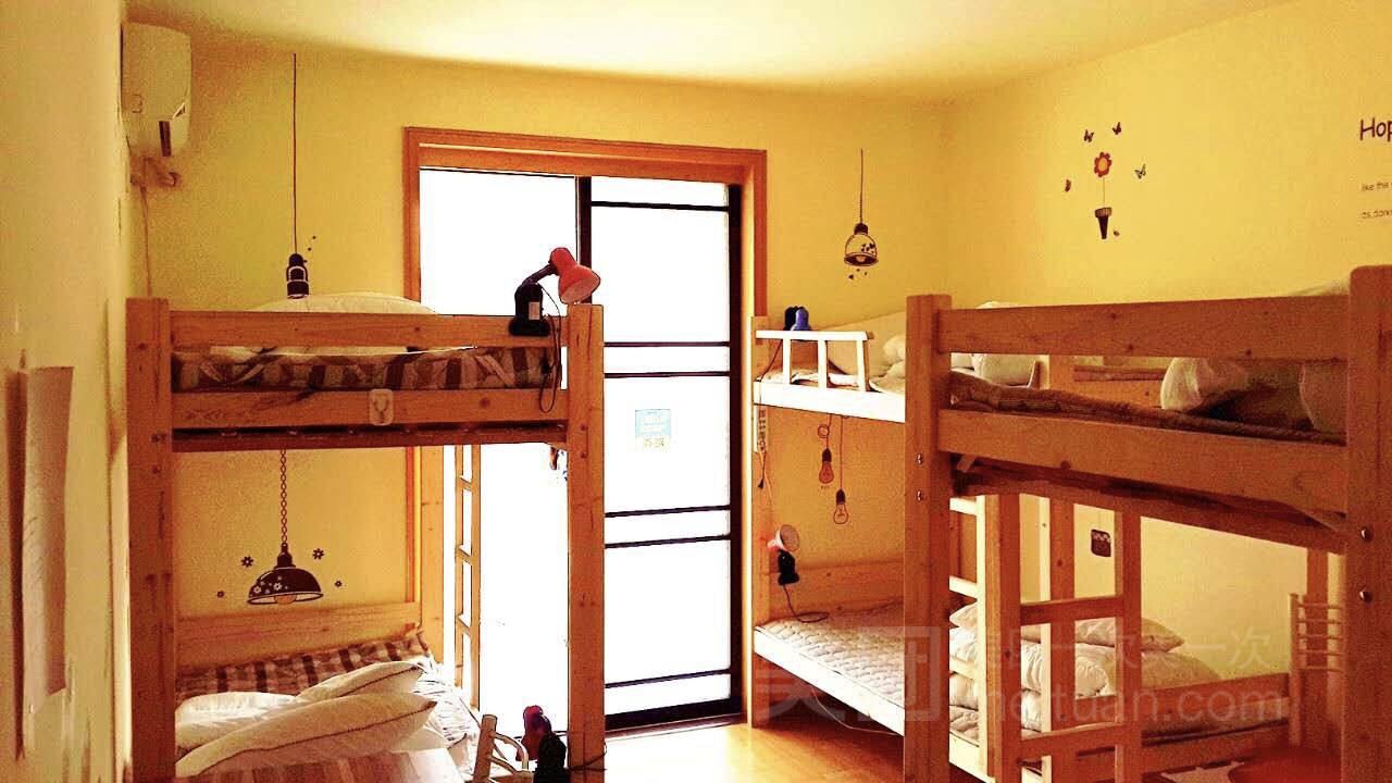 舒适六人间(床位)(公共卫浴)