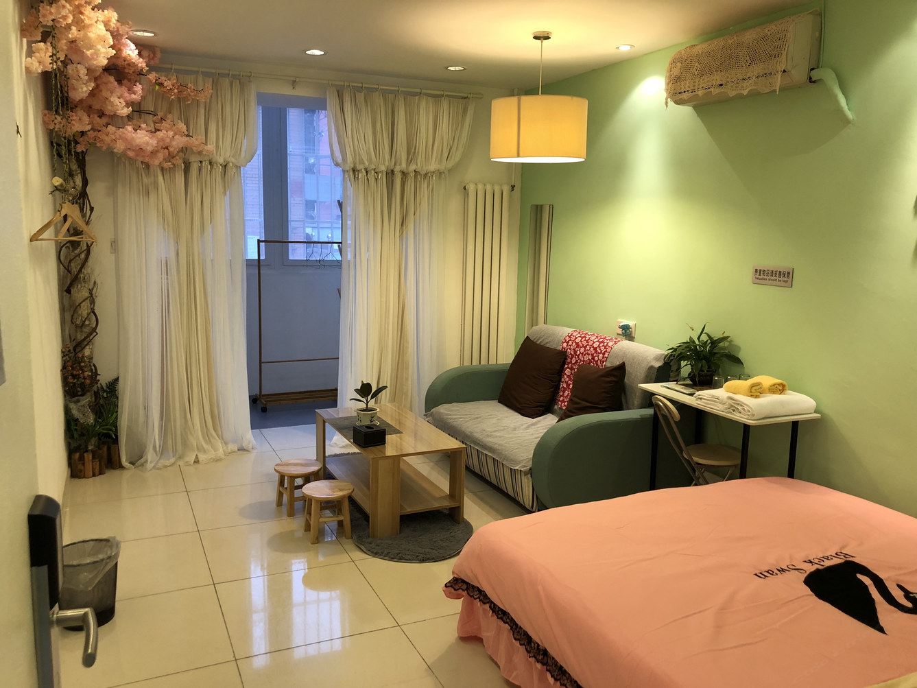 温馨三室大床房