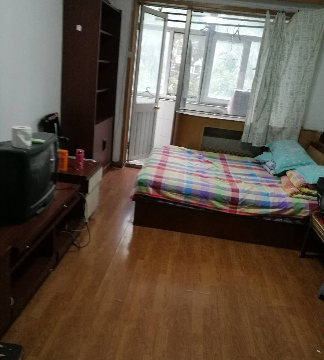 标准大床房(公共卫浴)