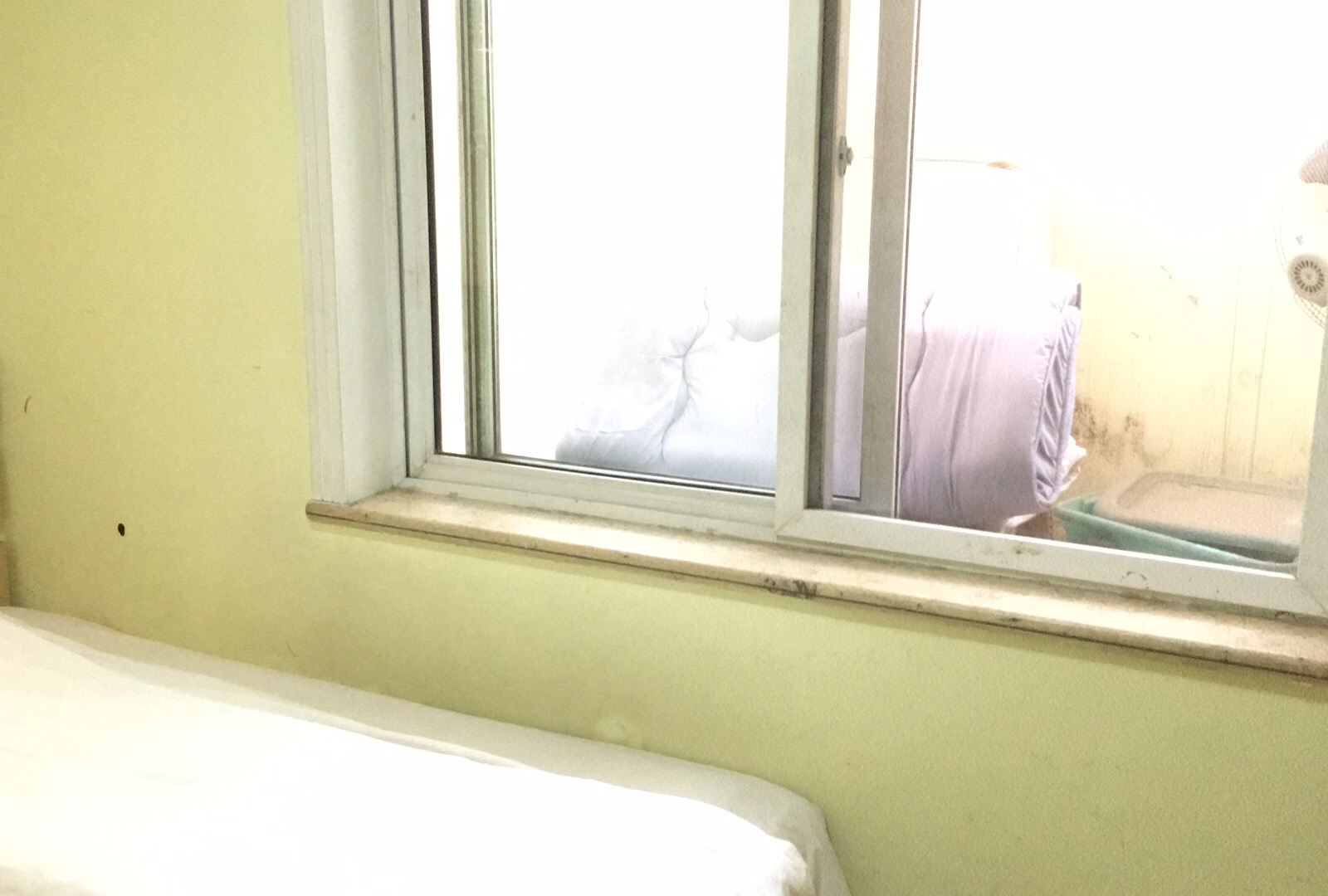 半地下室标准间