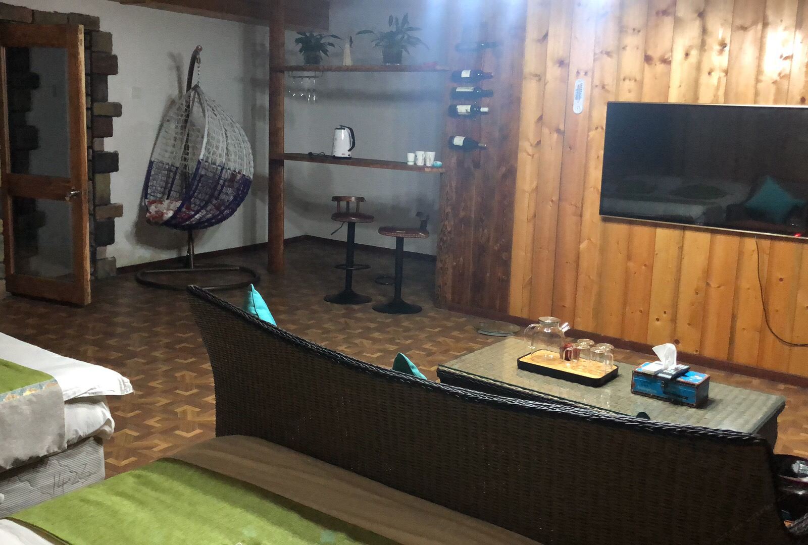 山的故事多床房