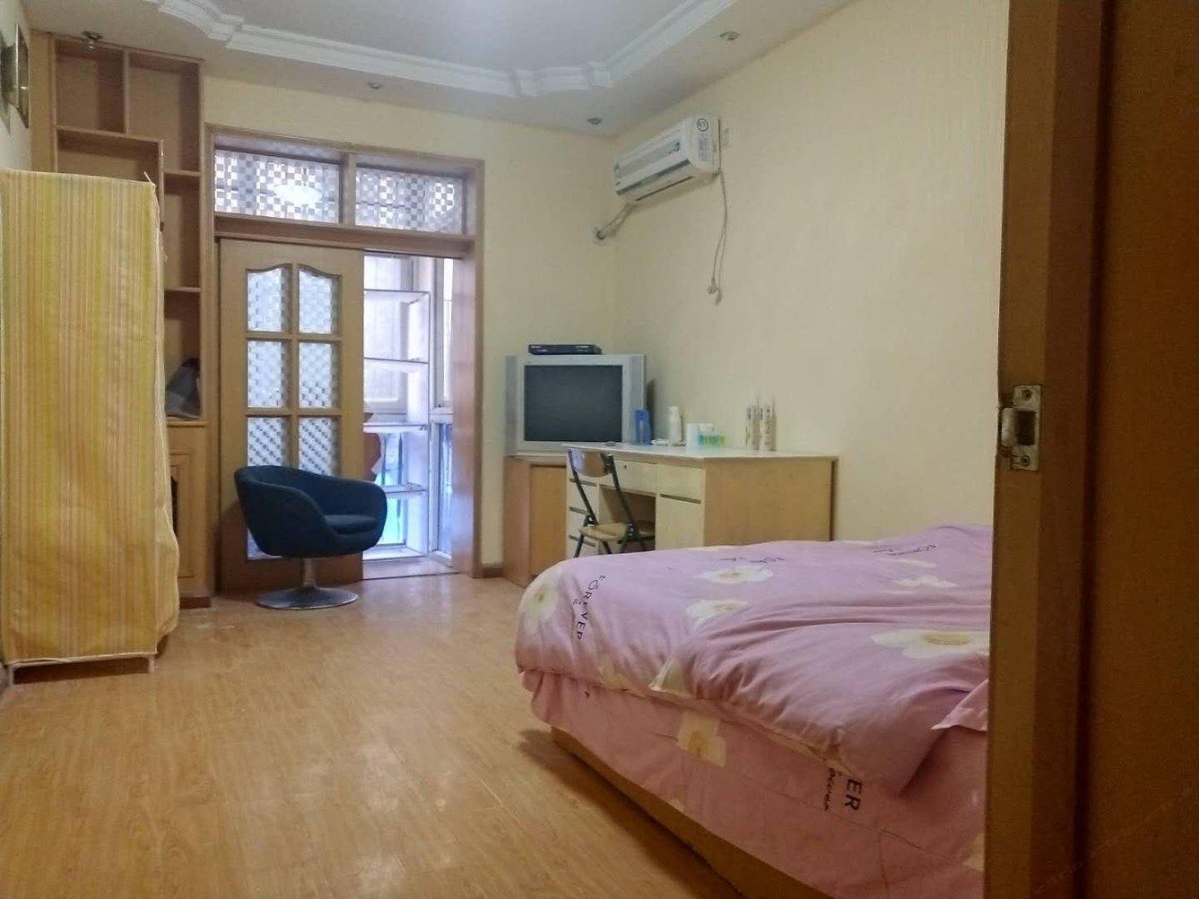 温馨二室大床房