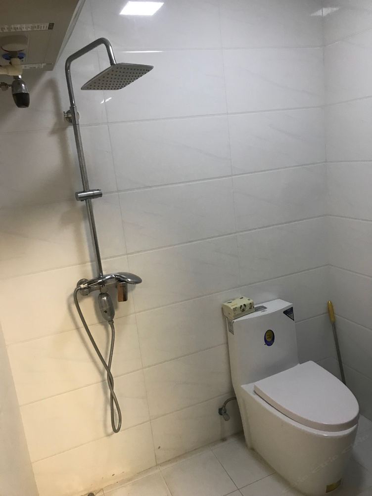 情侣一室一厅套房