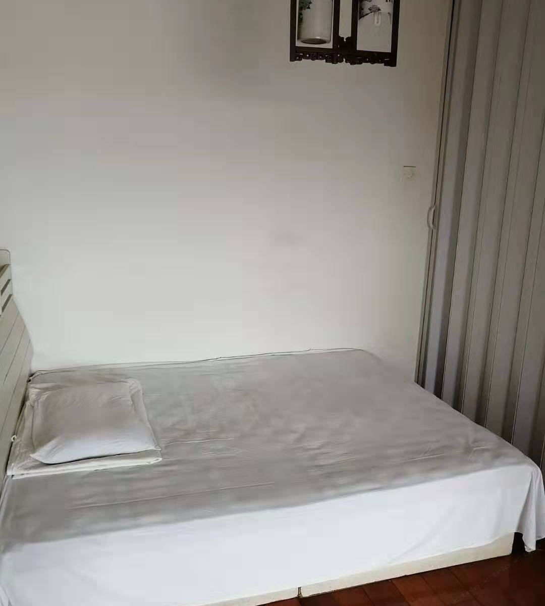 大床双人间(公共卫浴)