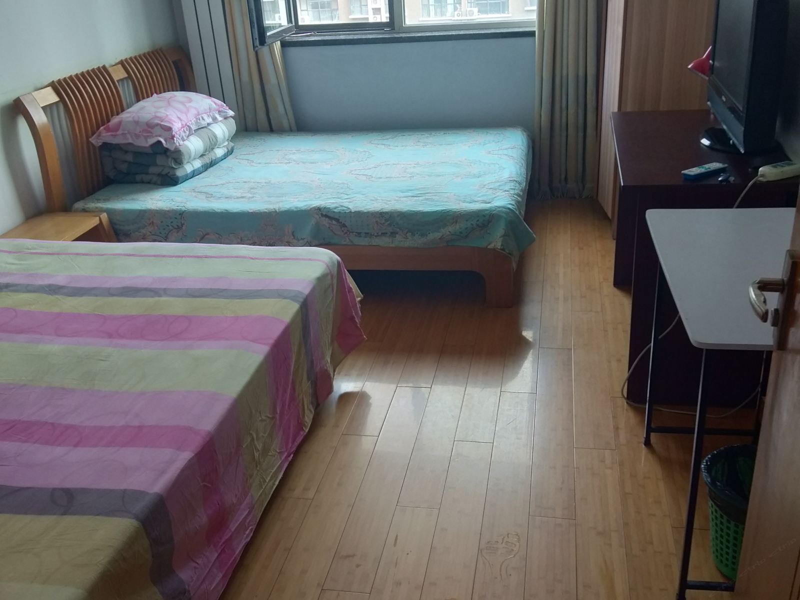 双床四人间
