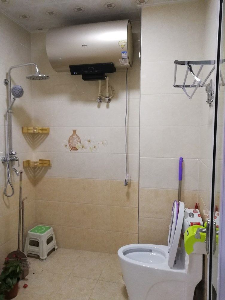 温馨三室一厅套房