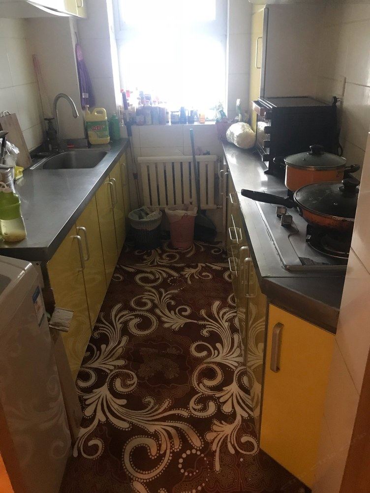 阳光二室一厅套房