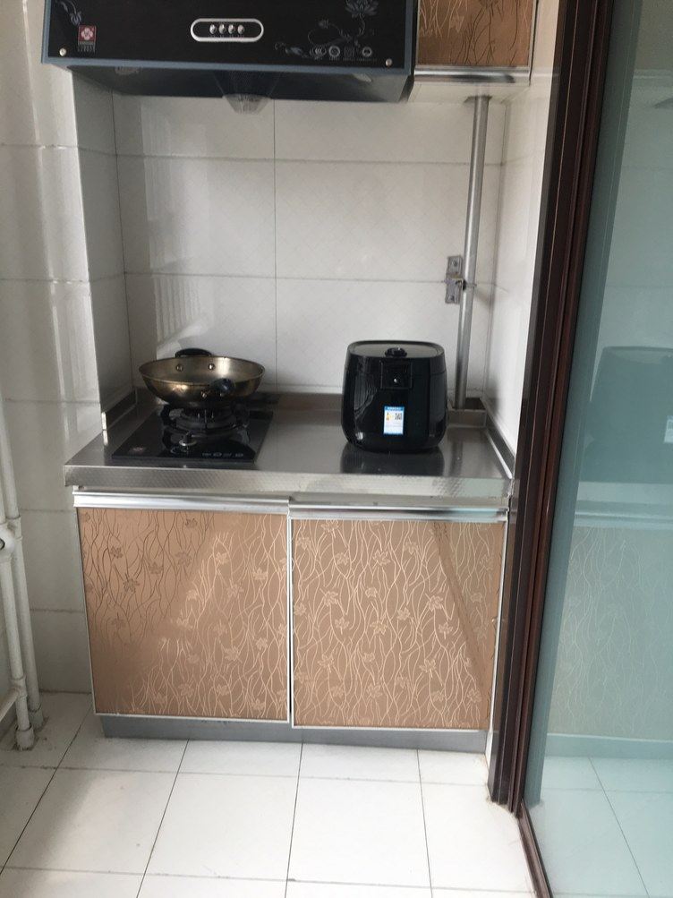 阳光二室一厅套房