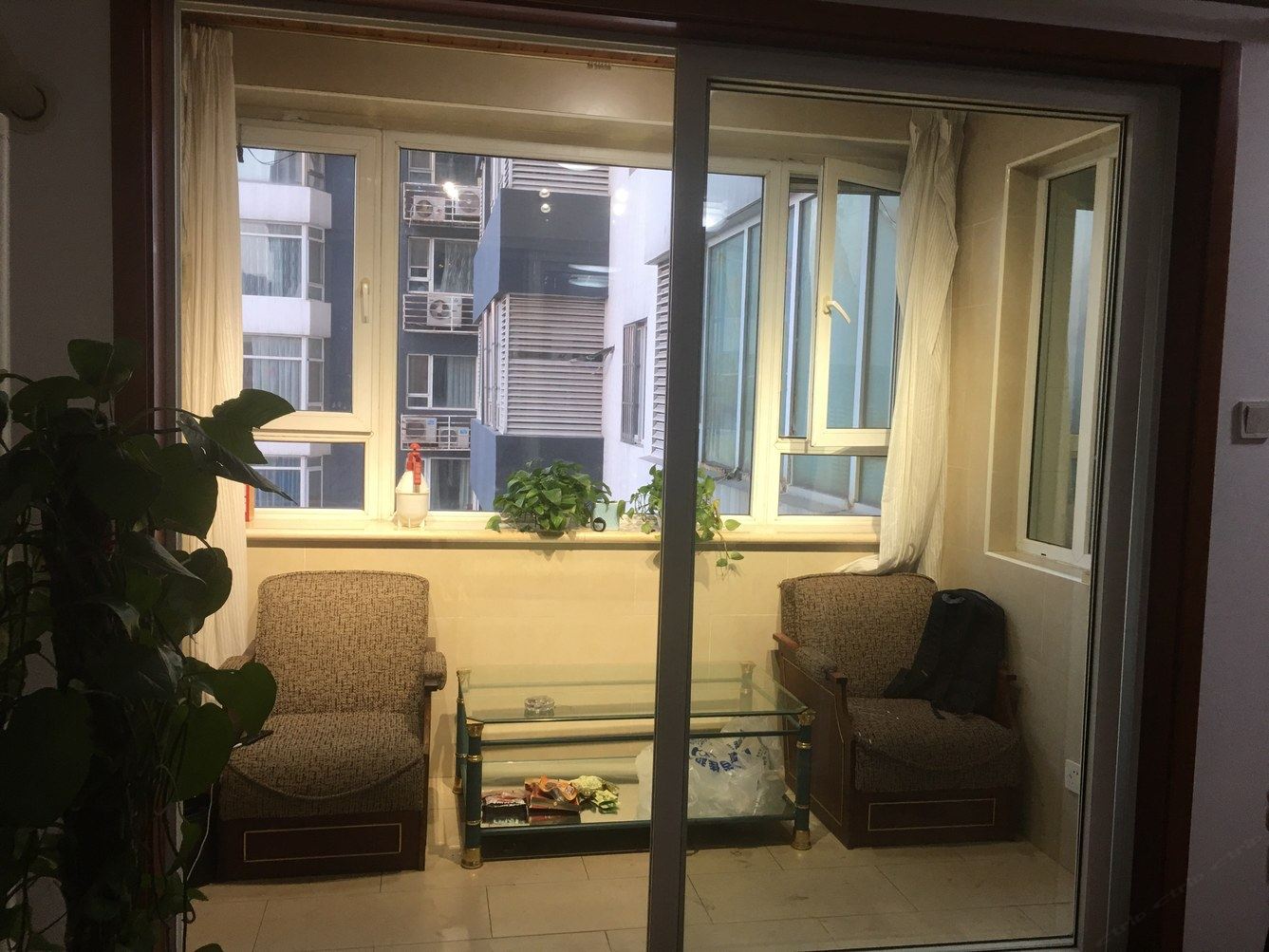 温馨三室一厅套房