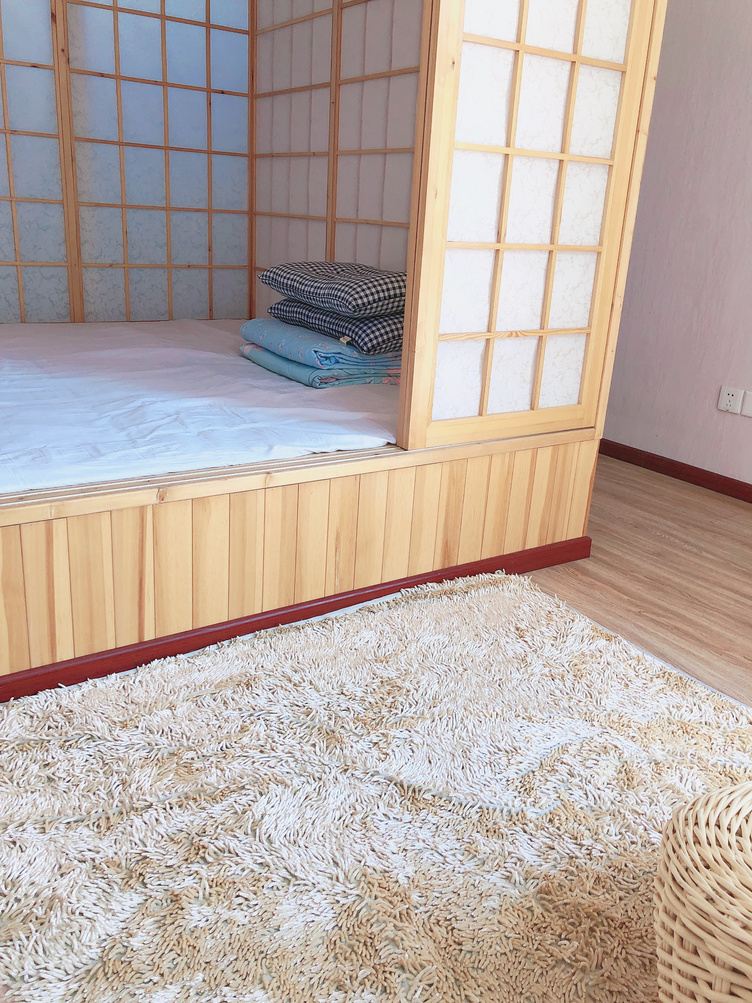 阳台三室一厅套房