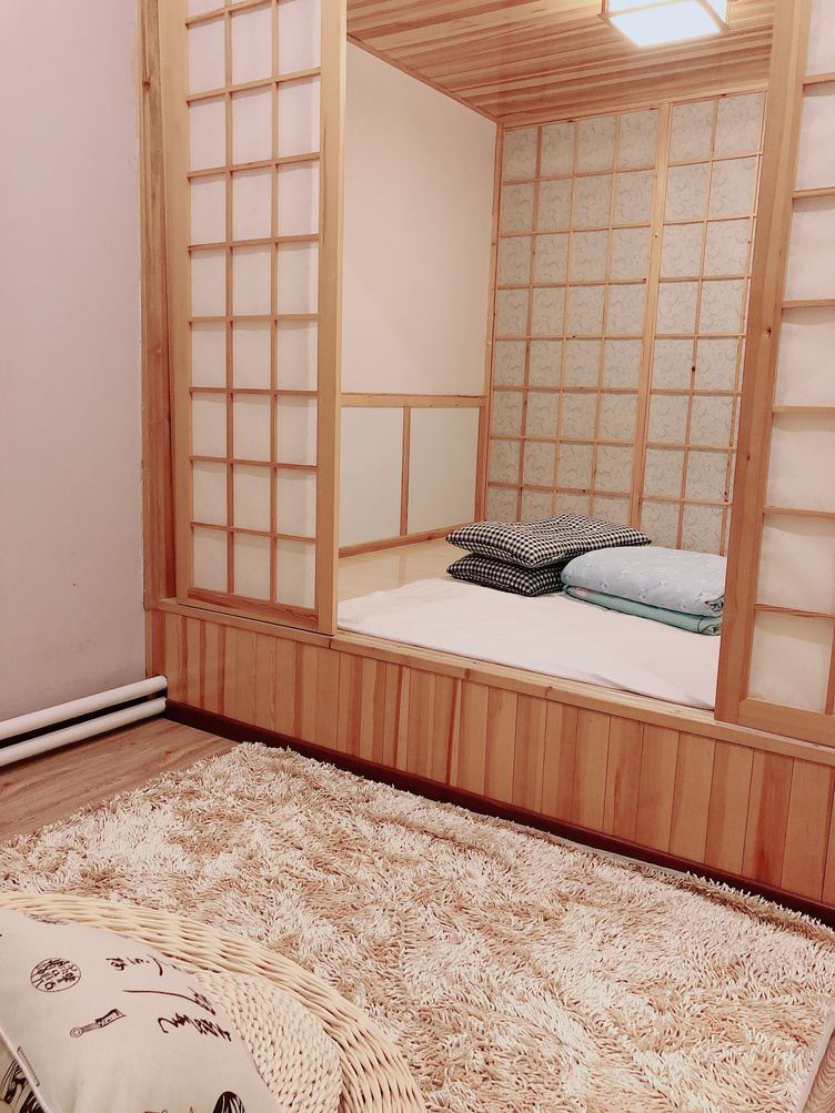 阳台三室一厅套房