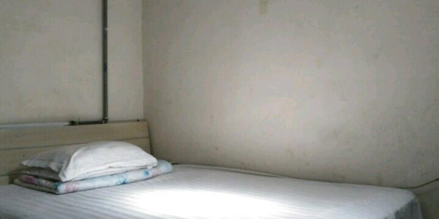 普通单人间(公共卫浴）