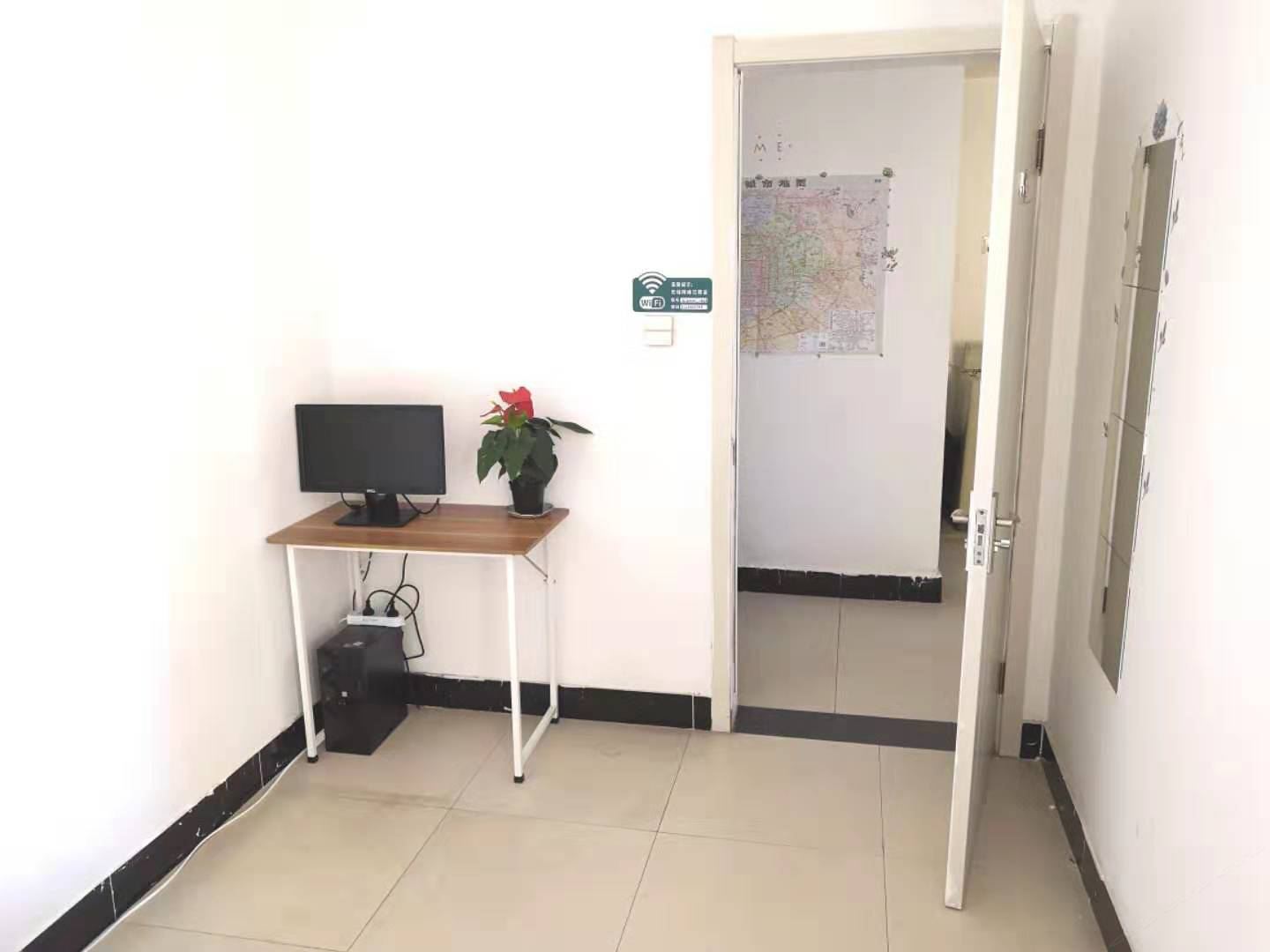 温馨大床房(公共卫浴)