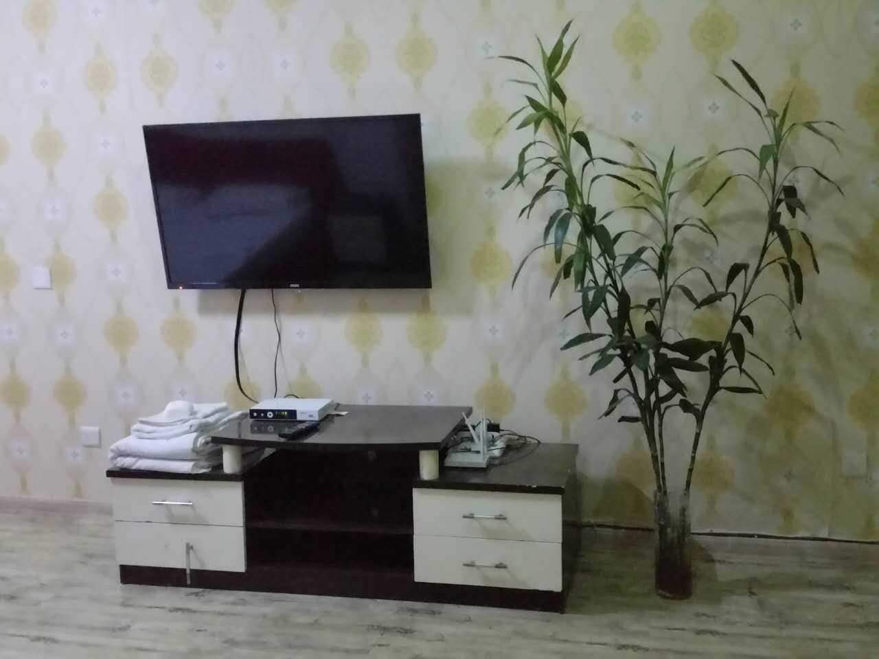 圆床房