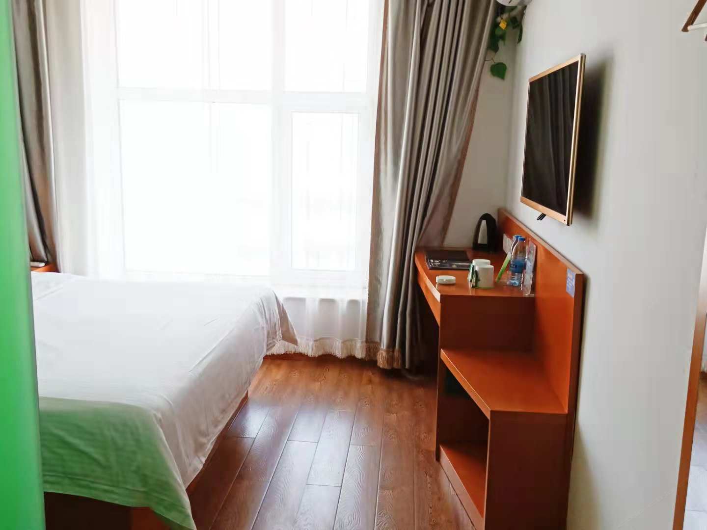 豪华大床房