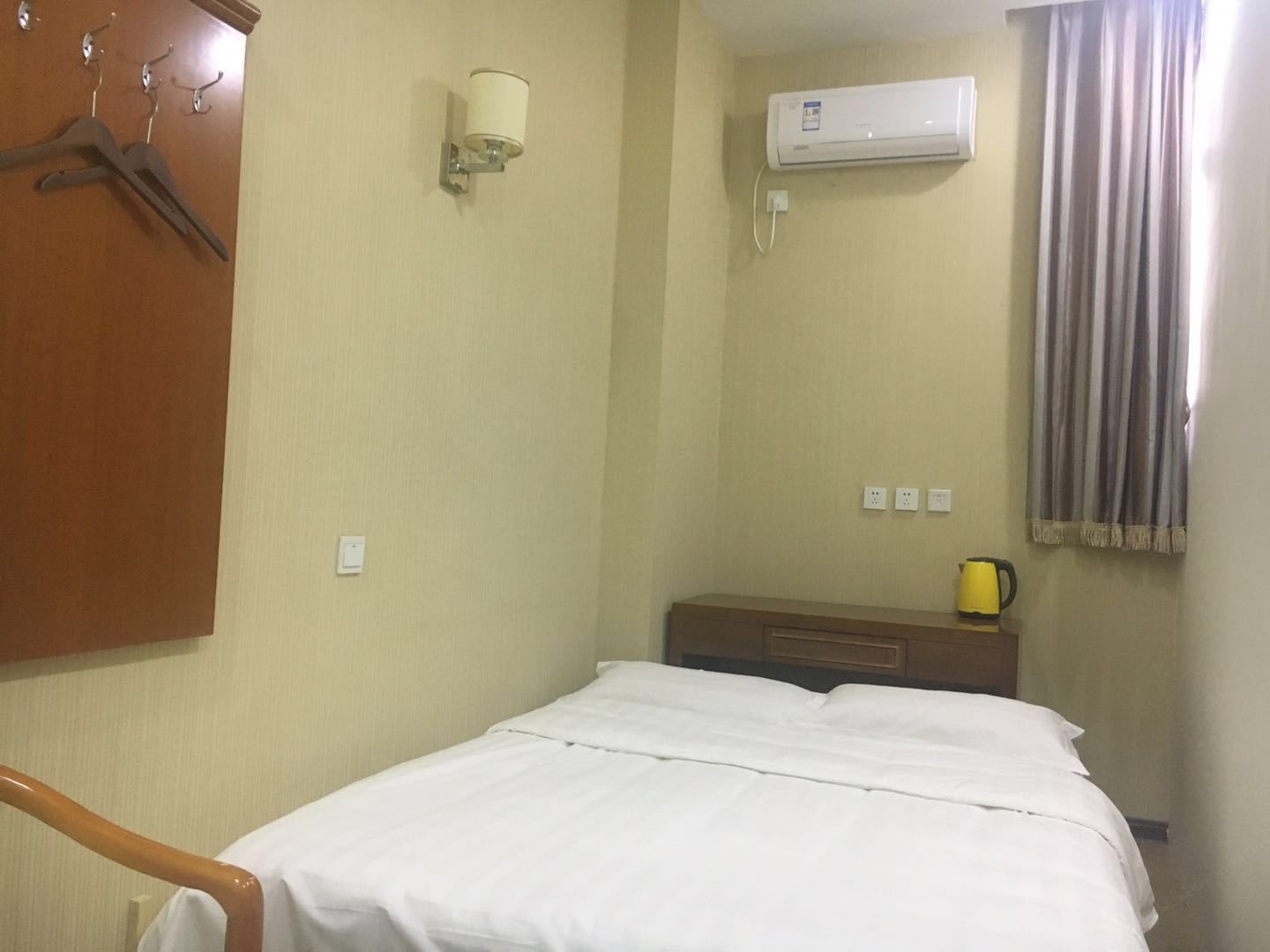 经济大床房