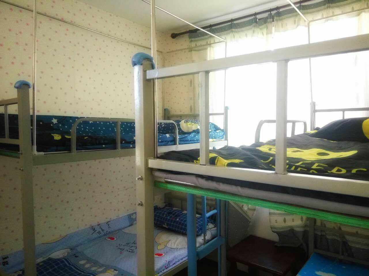 男生六人间