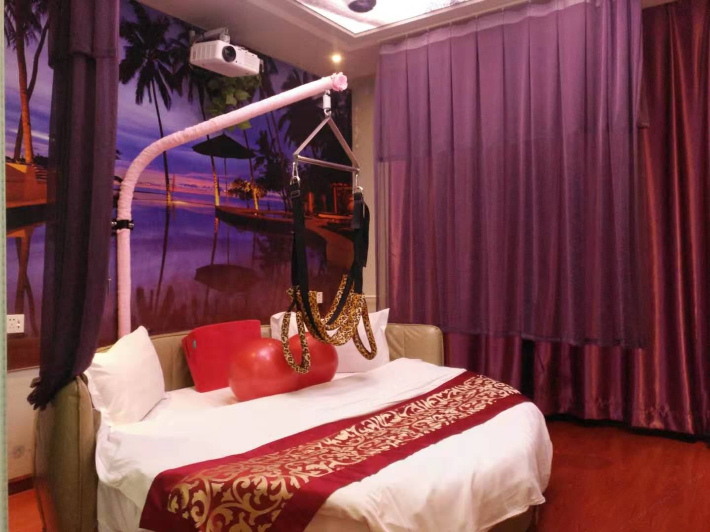 影院主题圆床房