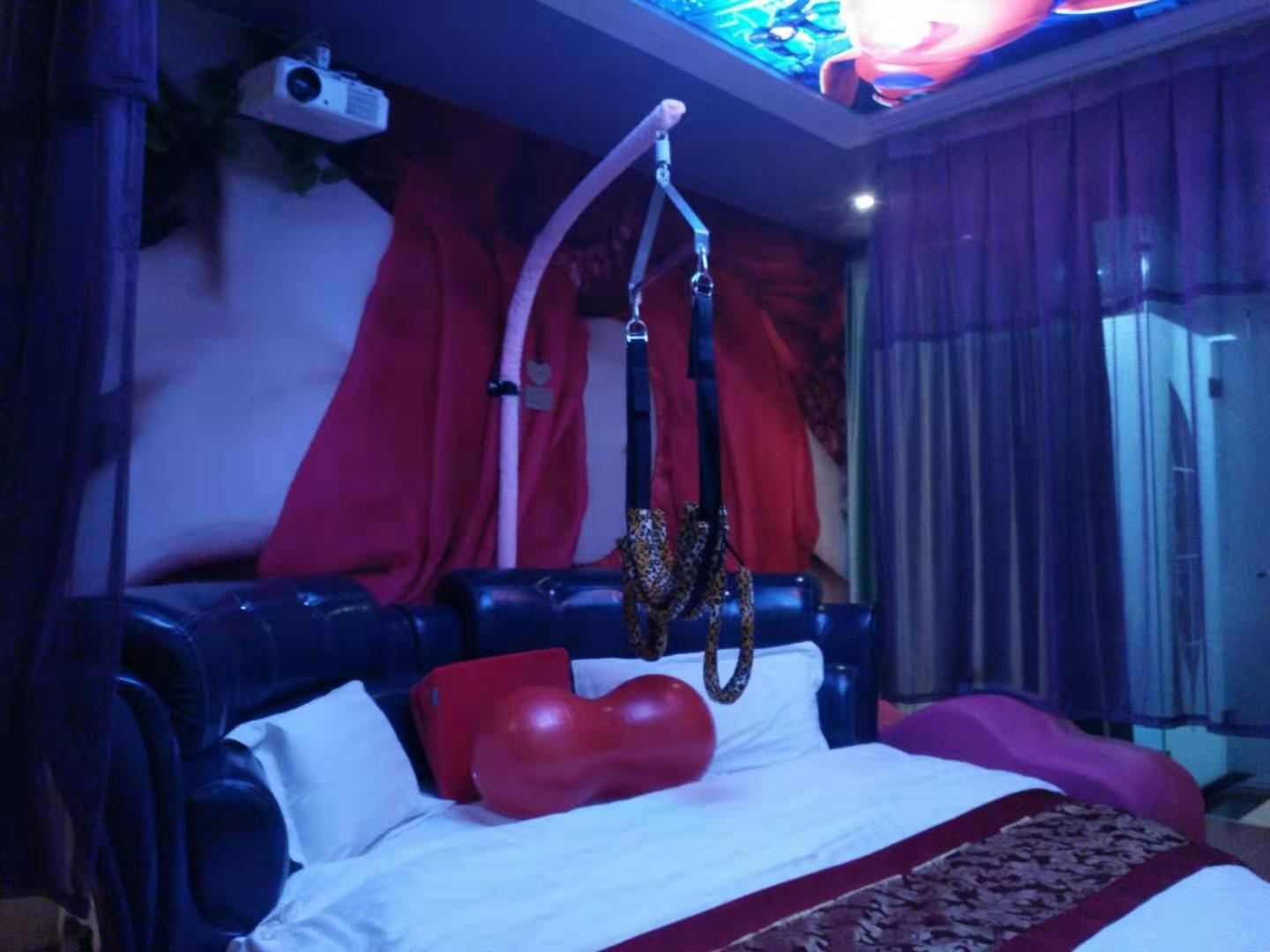 影院主题圆床房