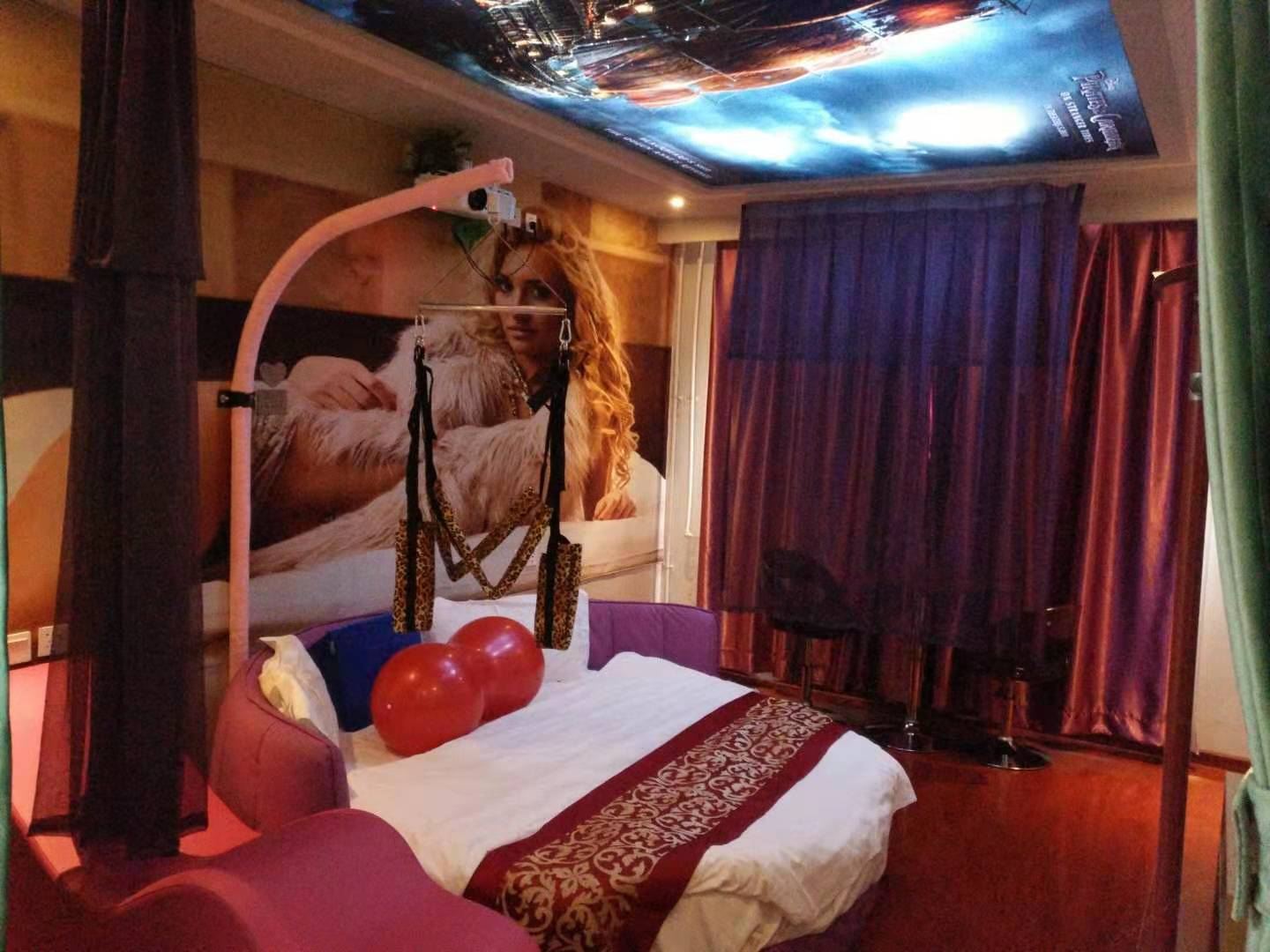 影院主题圆床房
