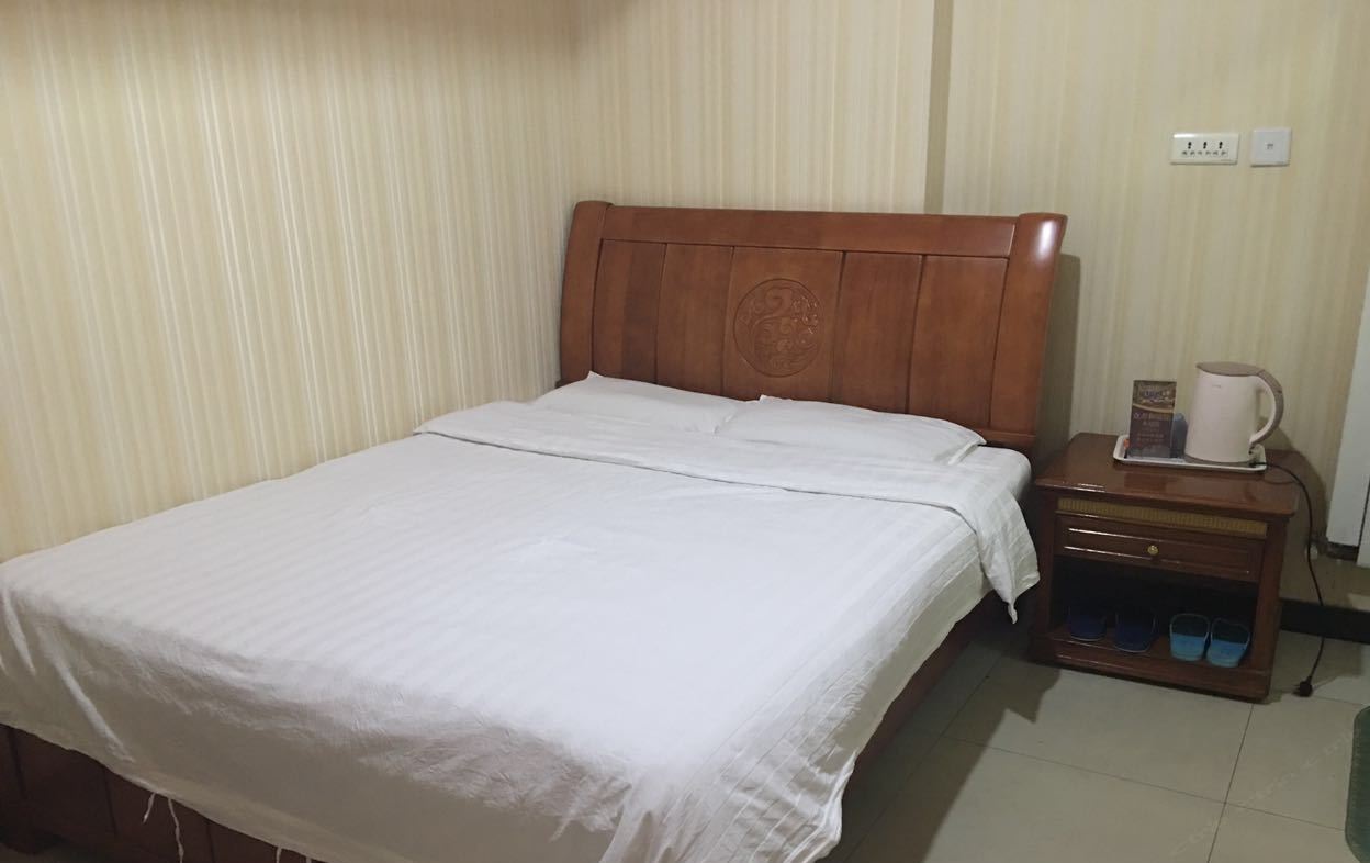普通大床房（无窗）