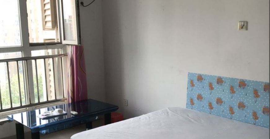 大床隔断间(公卫有窗)