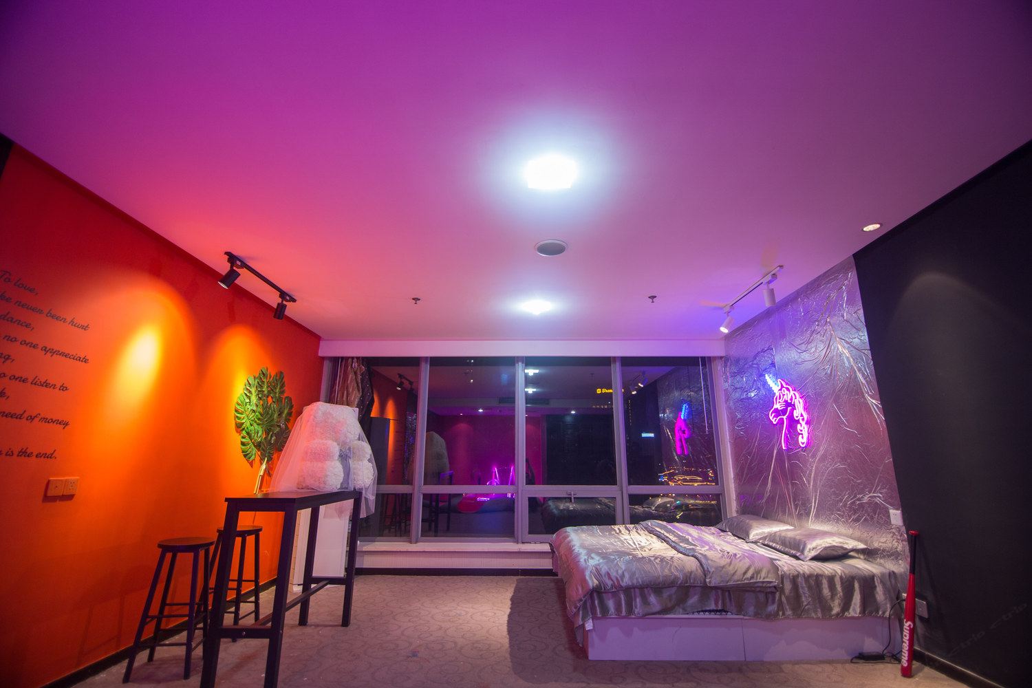 一室大床房(无窗)