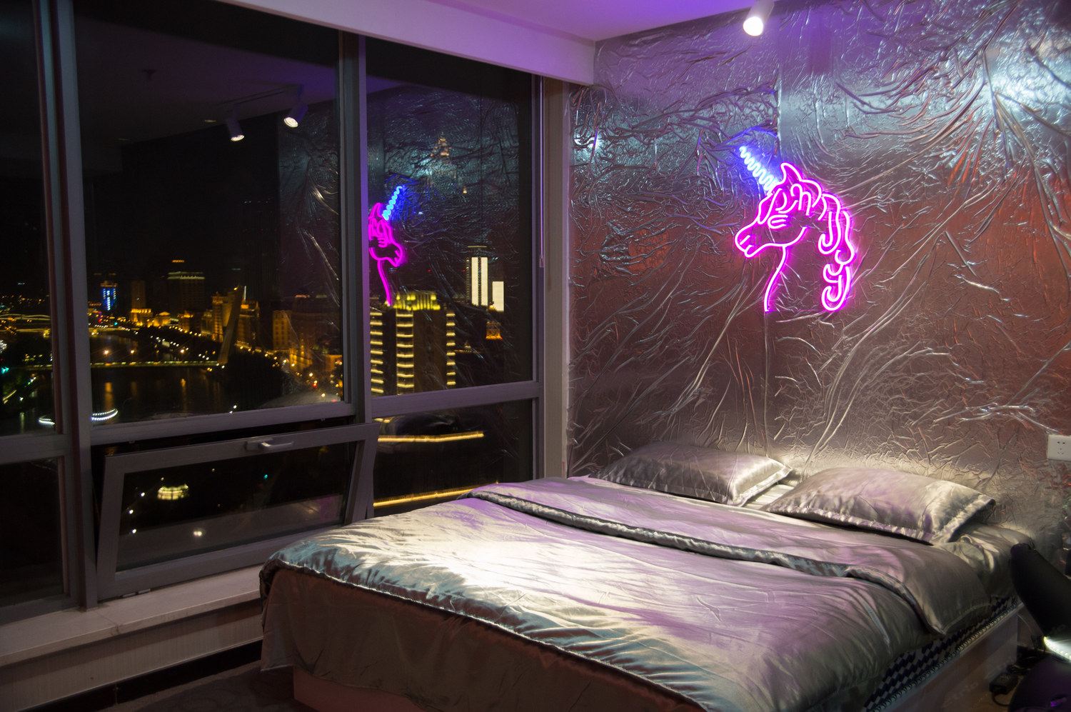 一室大床房(无窗)