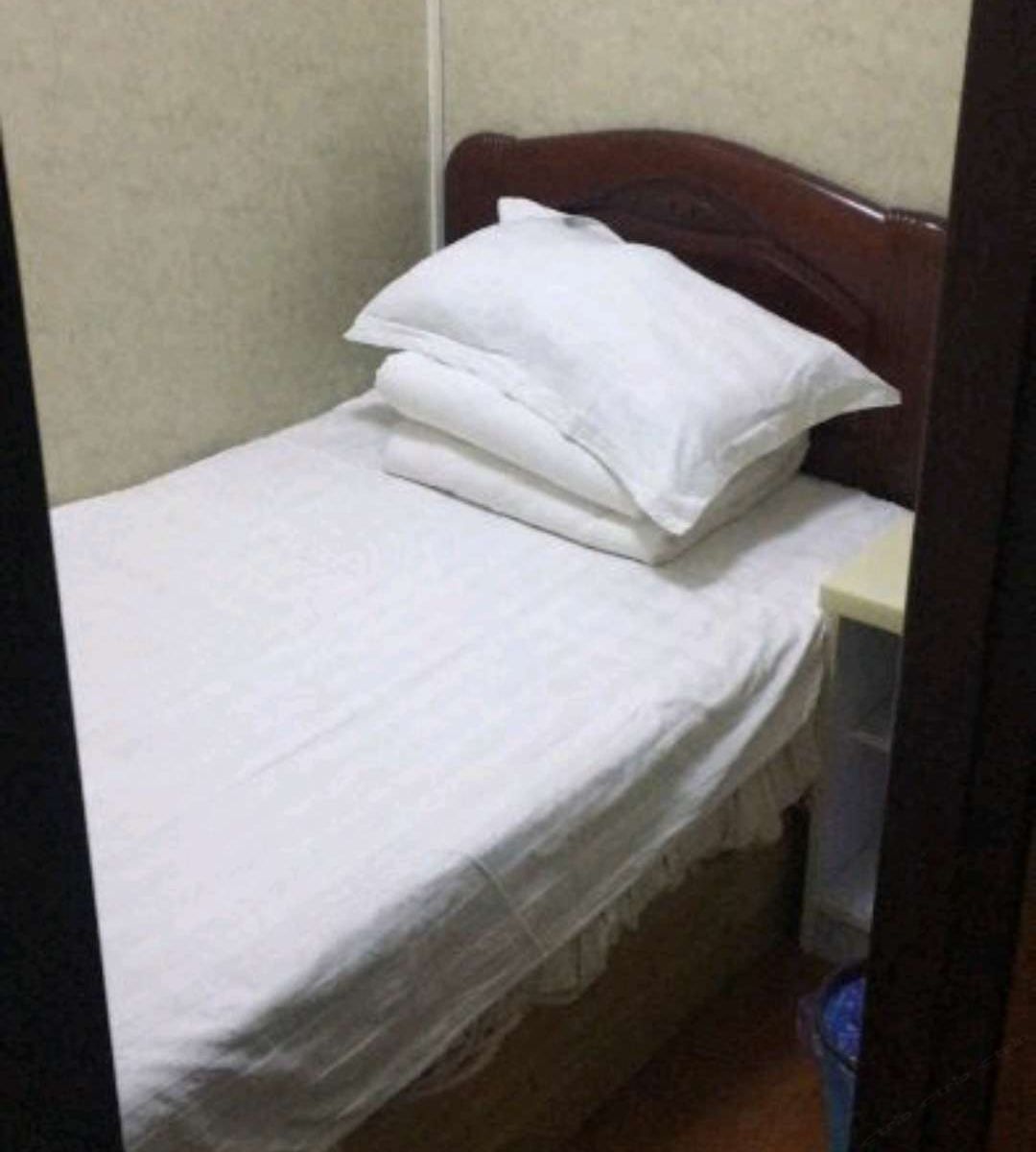 单人间(无窗)(公共卫浴)