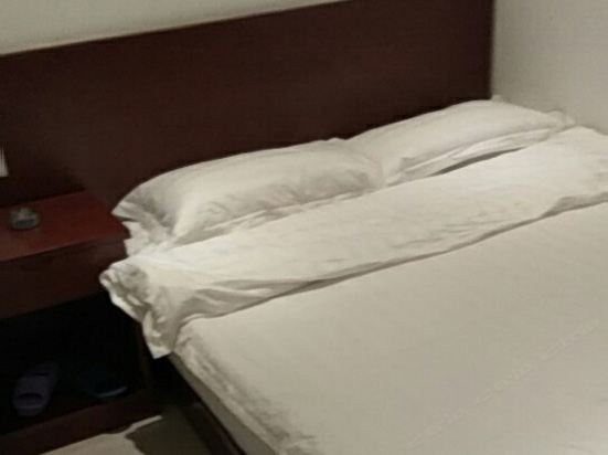 经济大床房(无窗)