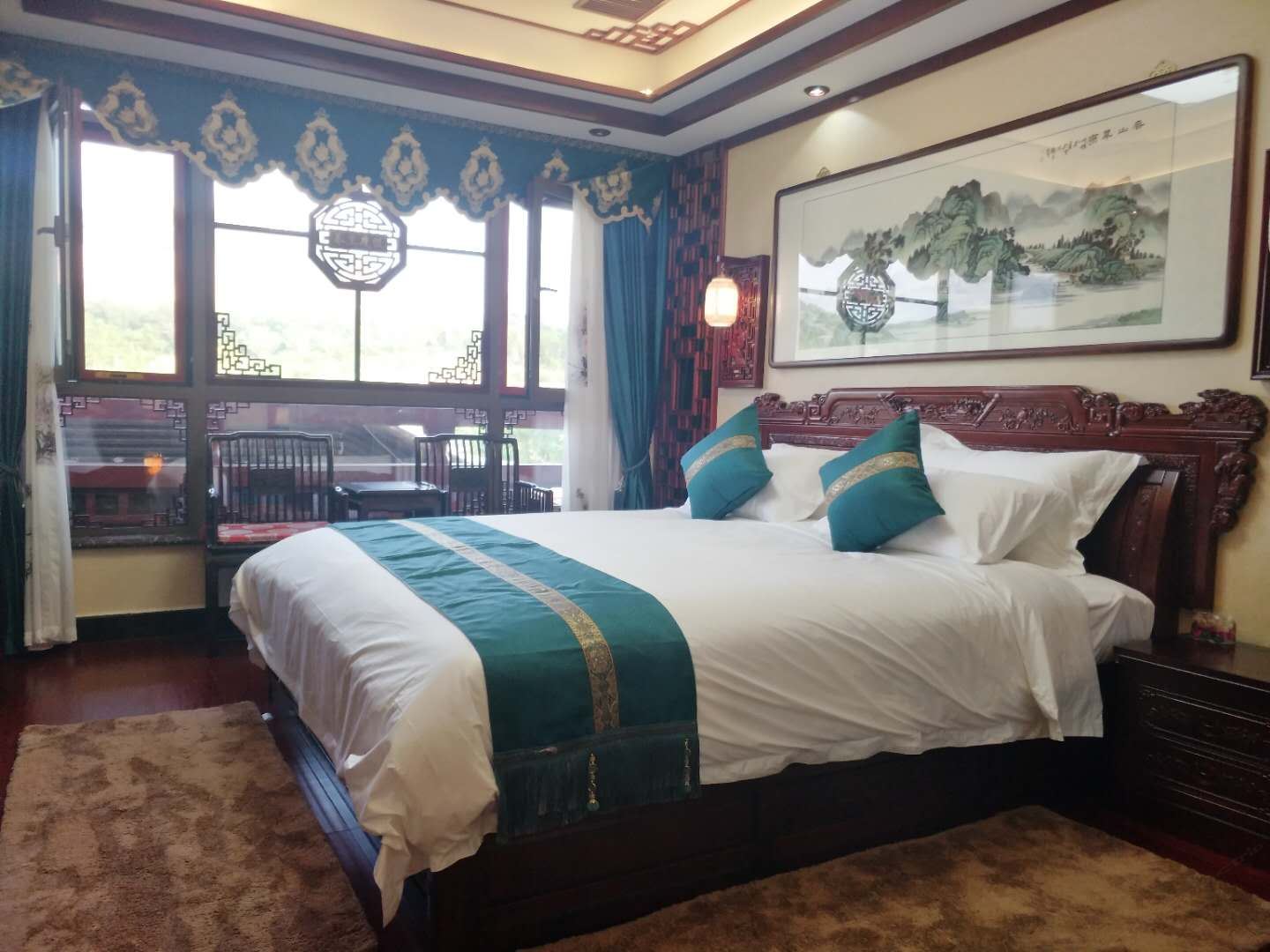 豪华山景大床房