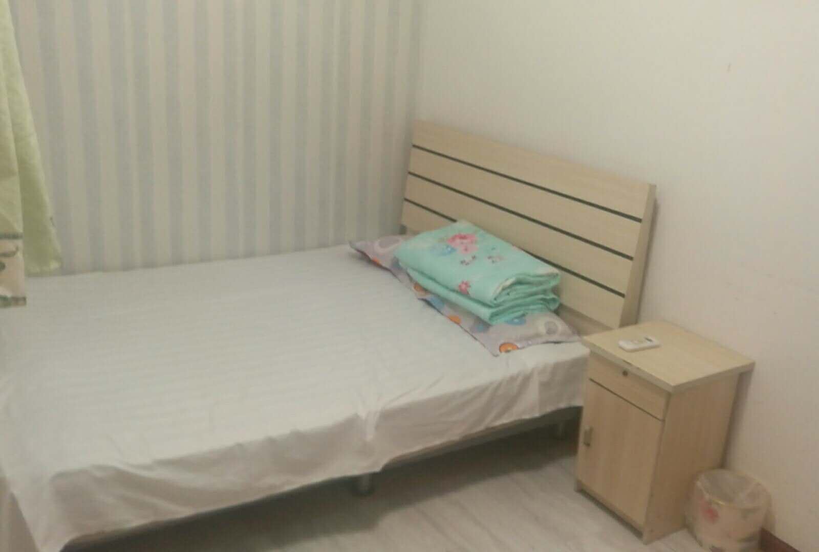 普通大床房(公共卫生间)