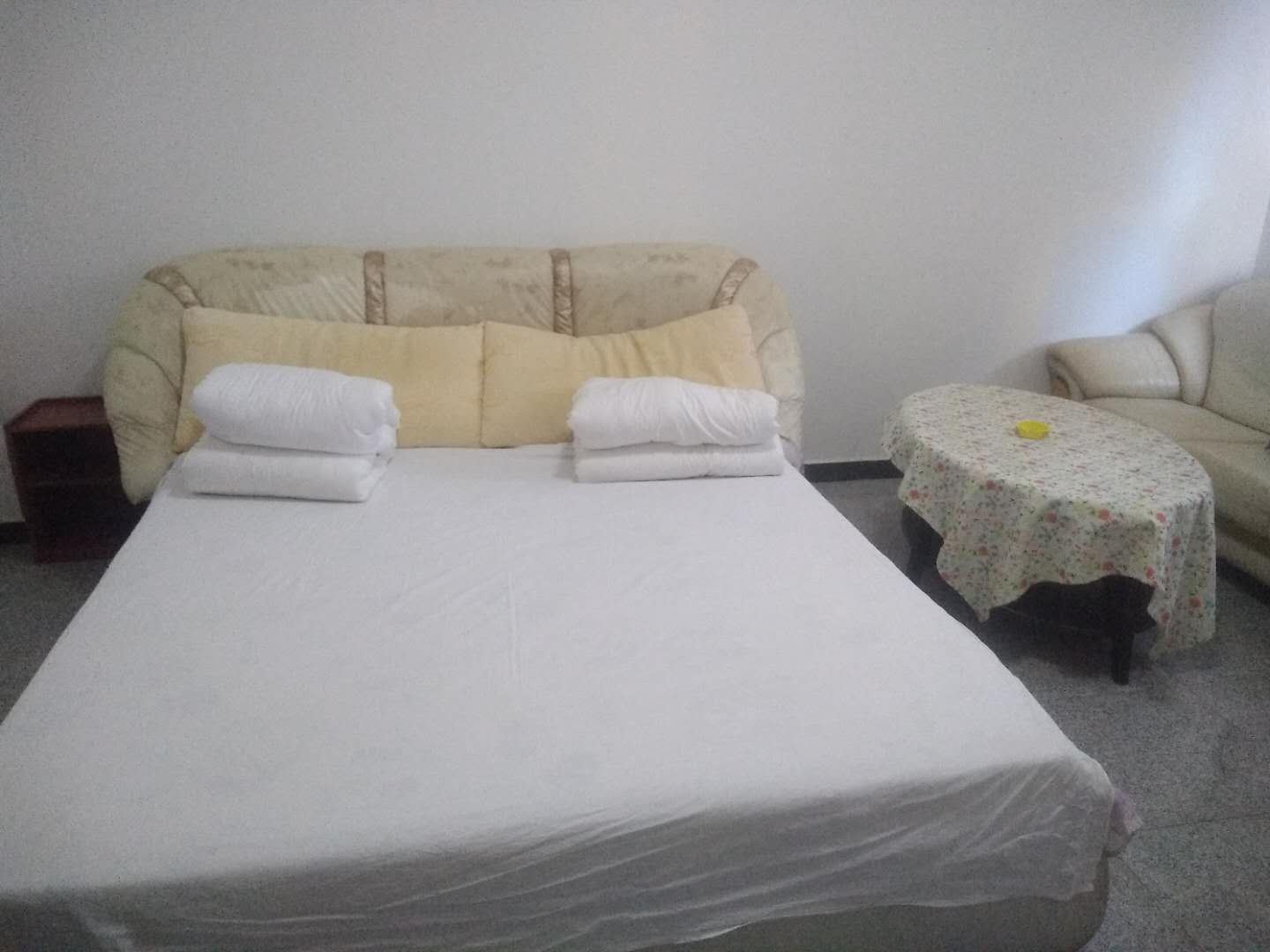 普通大床间（公共卫生间）