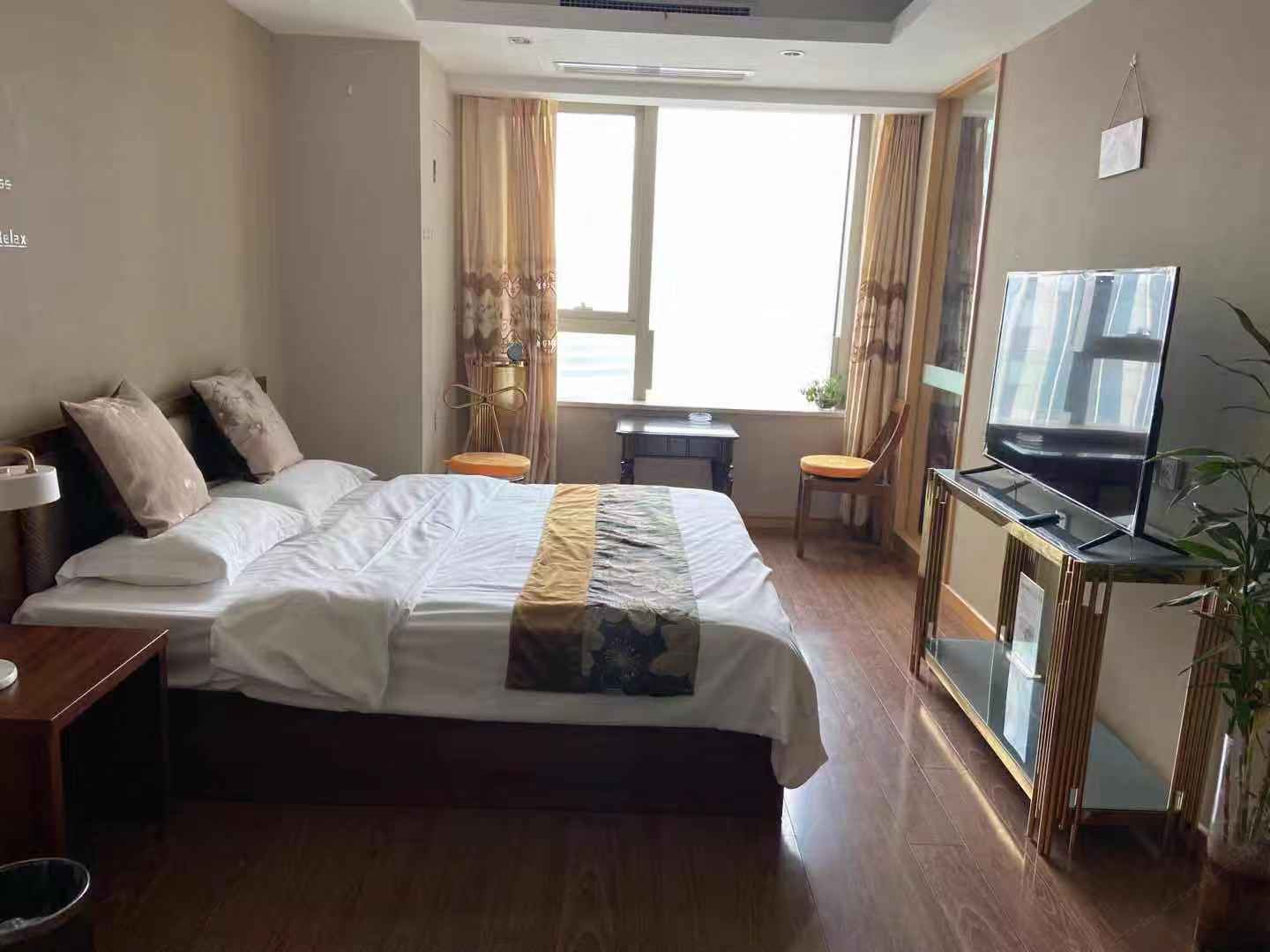 轻奢现代欧式大床房