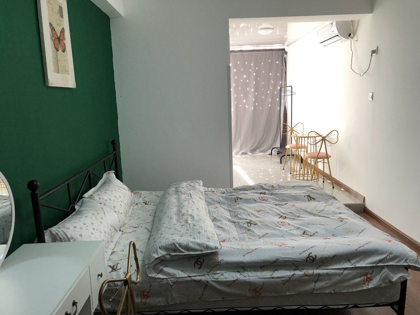 绿色一室大床房