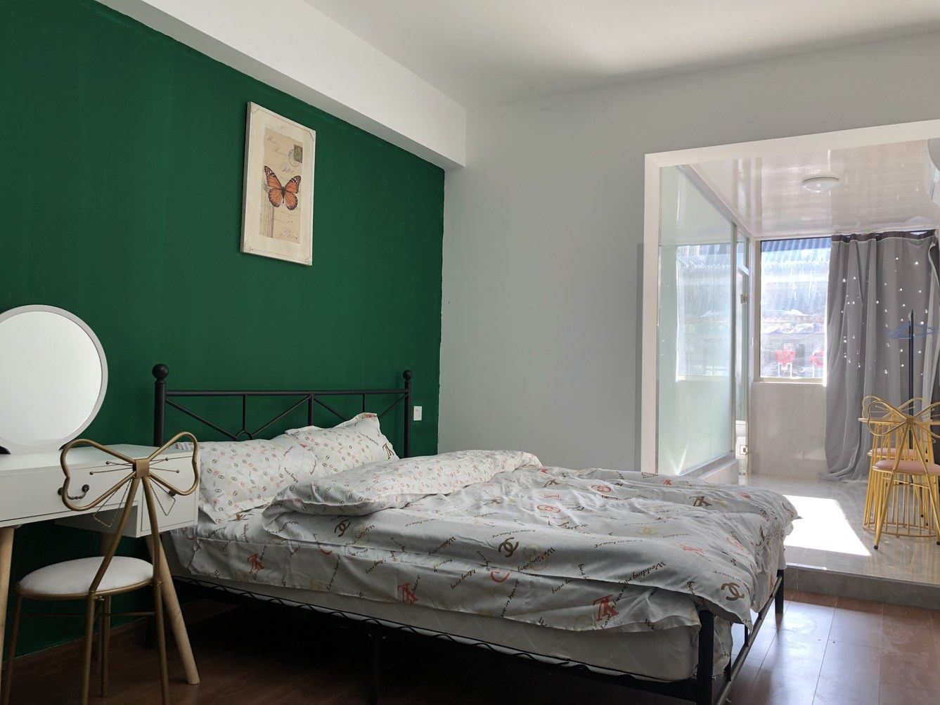 绿色一室大床房