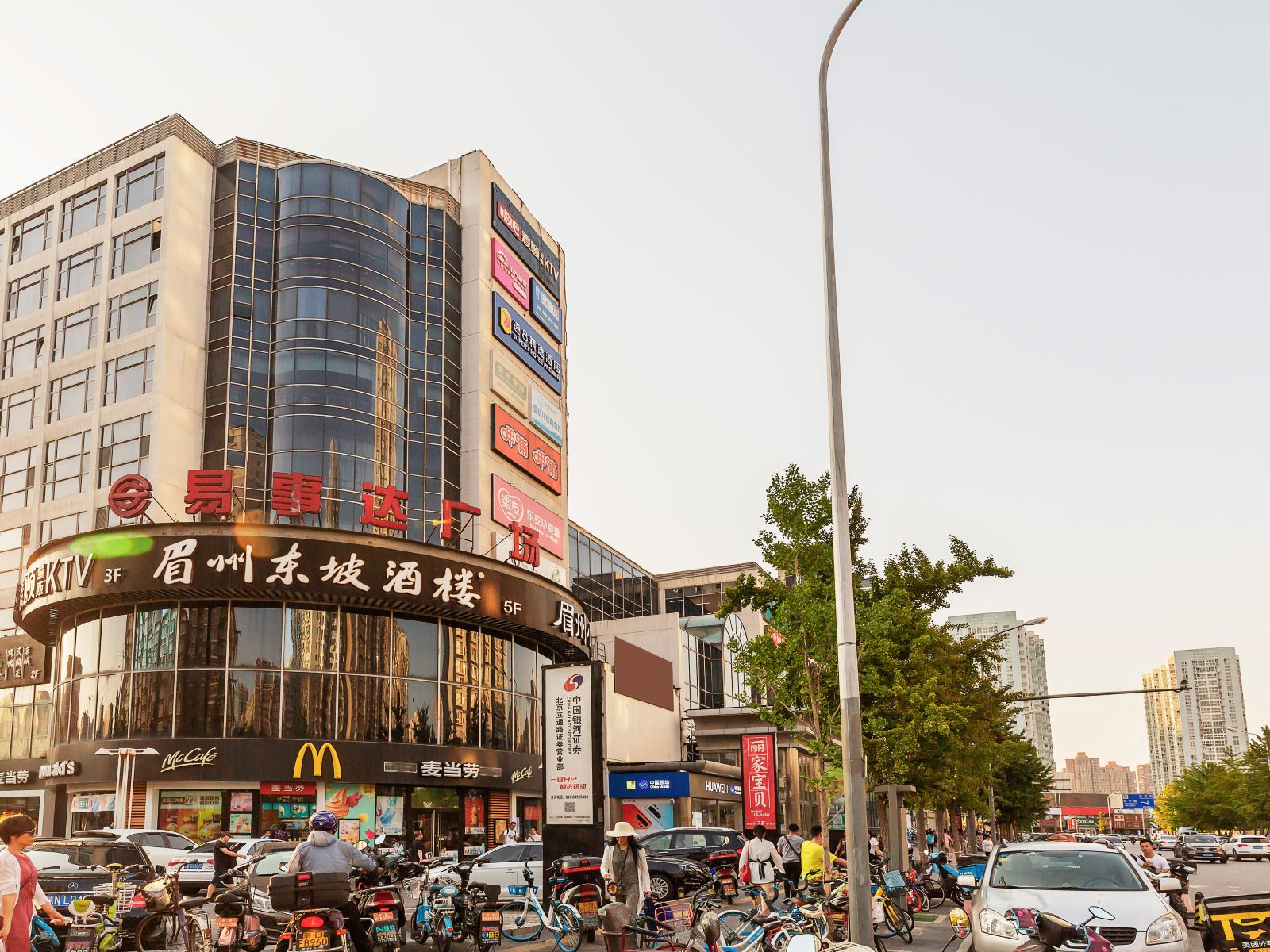 速8精选酒店(北京北苑易事达广场店)