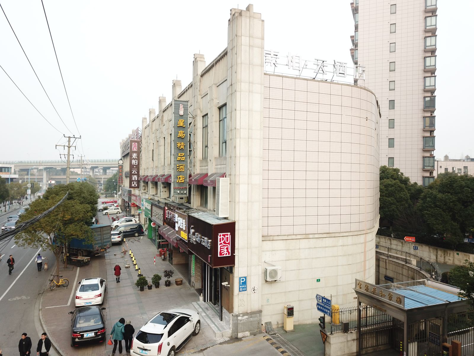 素柏·云酒店(上海万达广场通河新村地铁站店)