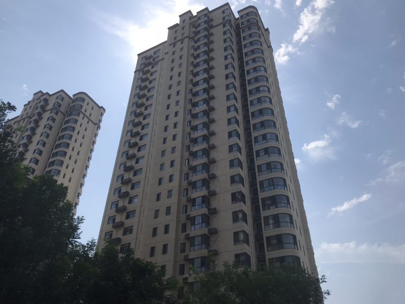 天津于是就住进了这间公寓